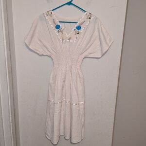 Floral embroidered cream colored  cinched dress size XS
